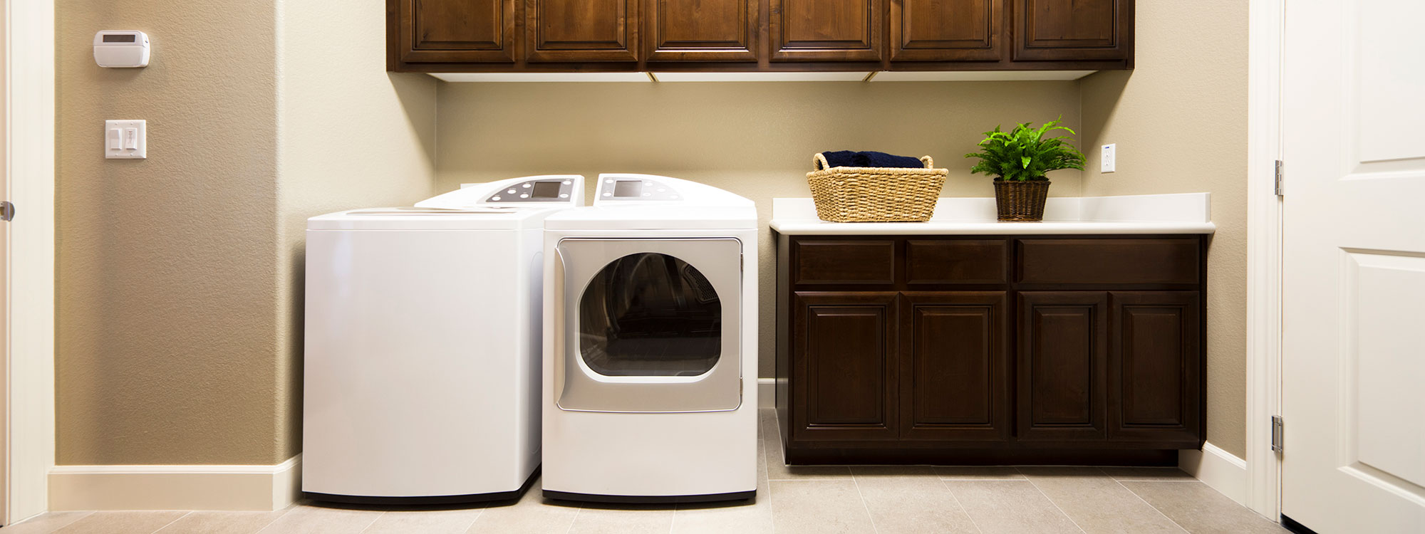 Sarasota-Glass-laundry-organization-featured-image